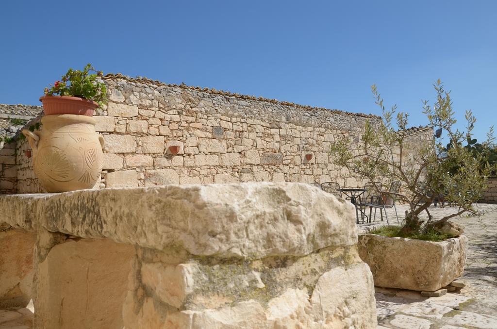 Casina Di Grotta Di Ferro Guest House Santa Croce Camerina Exterior foto