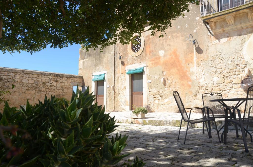 Casina Di Grotta Di Ferro Guest House Santa Croce Camerina Exterior foto