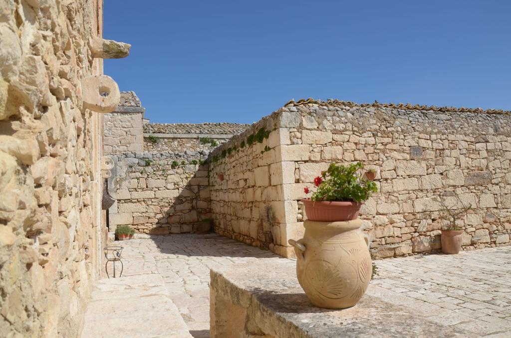 Casina Di Grotta Di Ferro Guest House Santa Croce Camerina Exterior foto